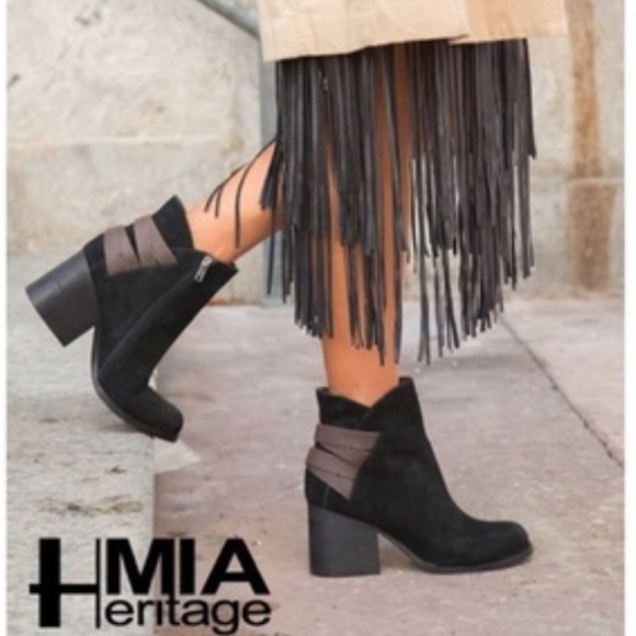 NEW Mia Heritage Genessa Tan Suede Ankle Boots - Picture 9 of 9